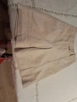 Pantalón de cuero Uterqüe beige