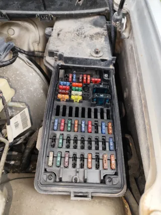 Merc CLK320 Coupe 2002 fuse box complete inc fuses