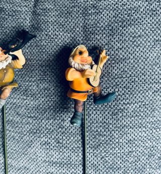 2 Enanitos de Jardín con Instrumentos