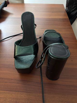 Tacones metalizados verde