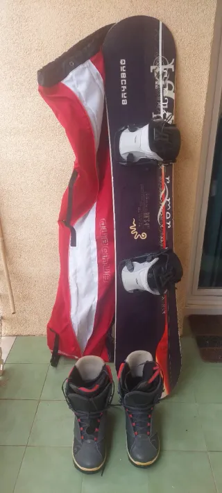 Tabla y botas de snowboard