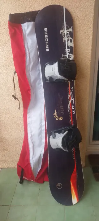 Tabla y botas de snowboard