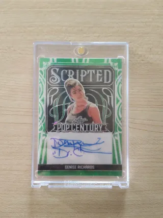 Neve Campbell y Denise Richards AUTO