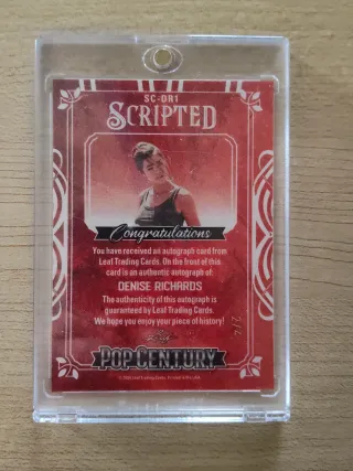 Neve Campbell y Denise Richards AUTO