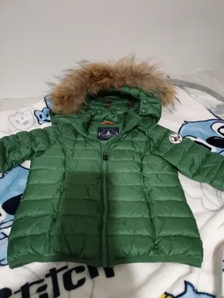 Plumífero Jott verde con capucha.talla 4..5...
