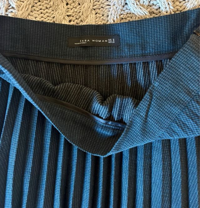 Falda larga plisada Zara