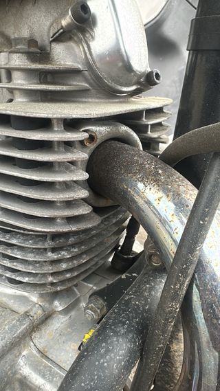 Escape Yamaha 250, cuenta bateria, caballete centr