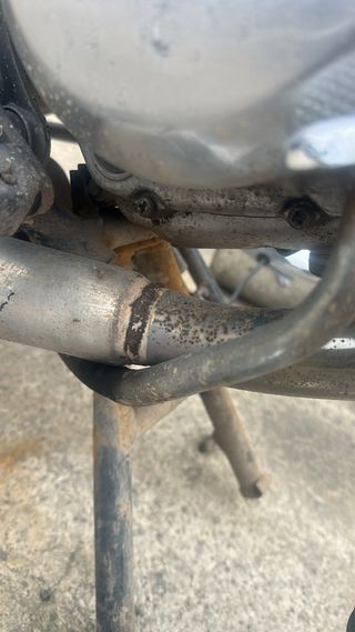 Escape Yamaha 250, cuenta bateria, caballete centr