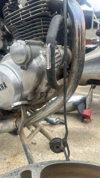 Escape Yamaha 250, cuenta bateria, caballete centr