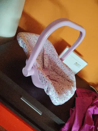 Sillita de bebé de juguete floral