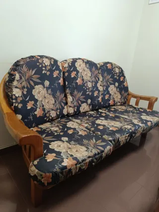 Sofá y 2 sillones con estampado floral