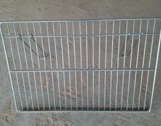 Parrilla metálica plateada