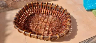 Cesta de mimbre artesanal