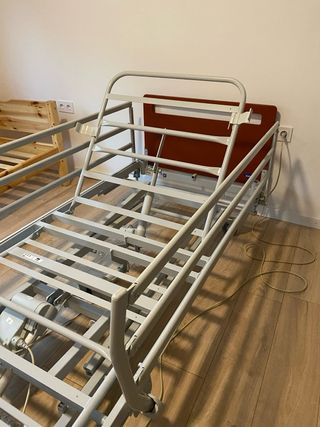Cama articulada con carro elevador
