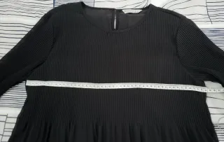 Blusa negra talla L plisada manga acampanada