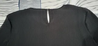 Blusa negra talla L plisada manga acampanada