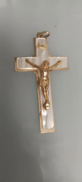Cruz de Cristo dorada y blanca