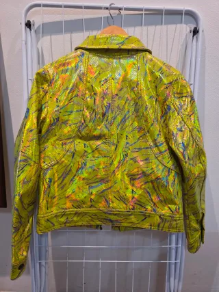 Chaqueta Desigual Multicolor y mini falda.