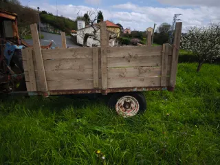 Tractor Ebro 155E con remolque