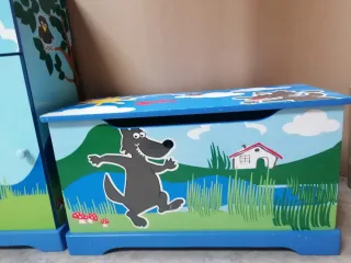 Mesilla y baúl infantil