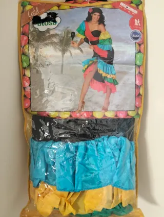 3 Disfraz Atosa talla unica y 2 faldas jamaicanas