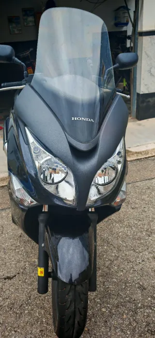 Honda SWT400. 2010 Negra No hay k hacerle nada.