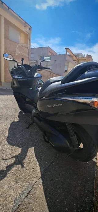 Honda SWT400. 2010 Negra No hay k hacerle nada.
