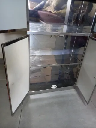 Armario metálico plateado