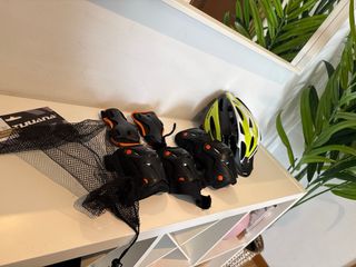 Casco y protecciones patinaje