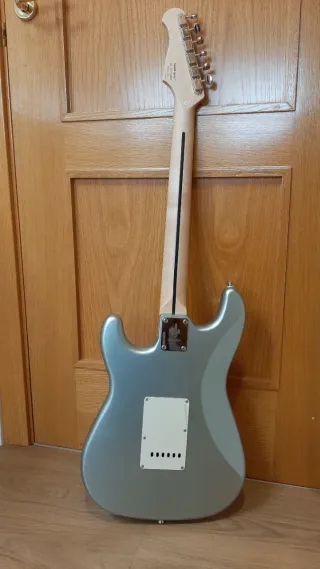 Guitarra eléctrica + amplificador + accesorios