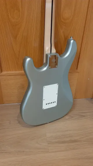 Guitarra eléctrica + amplificador + accesorios