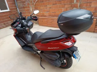 Kymco Superdink 350i ABS Negra/Roja