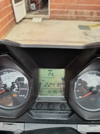 Kymco Superdink 350i ABS Negra/Roja