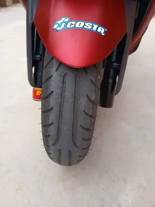 Kymco Superdink 350i ABS Negra/Roja