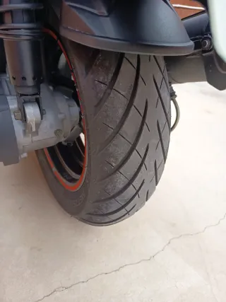 Kymco Superdink 350i ABS Negra/Roja