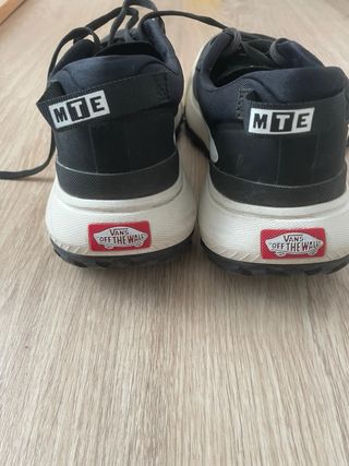 Vans MTE Zapatillas Negras y Blancas