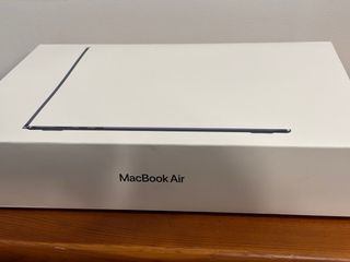 MacBook Air M2 15” (2023) 8GB 256GB – COMO NUEVO