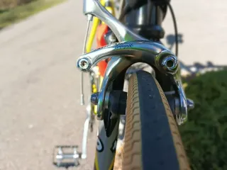 Bicicleta de carretera + rodillo entrenamiento