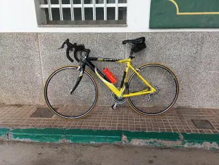 Bicicleta de carretera + rodillo entrenamiento