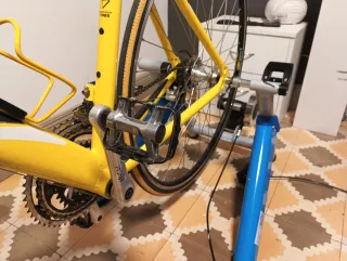 Bicicleta de carretera + rodillo entrenamiento