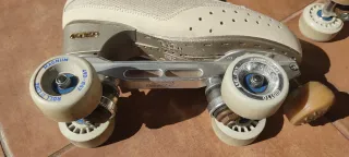 Pattini artistici Edea in crema