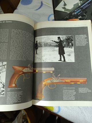 Revista Handguns 1300-1870 Phoebus