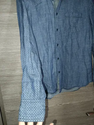 Camisa azul estampada