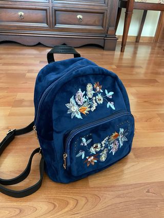 Mochila terciopelo azul bordada