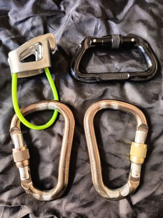 Pack Escalada: Arnés, Casco, Cintas y Gatos