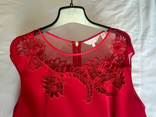 Vestido Ted Baker Rojo Talla L (4) en la etiqueta