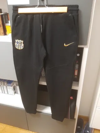 Pantalones de chándal FC Barcelona y otro en negro