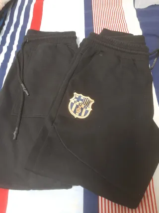 Pantalones de chándal FC Barcelona y otro en negro