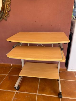 Escritorio ordenador con ruedas