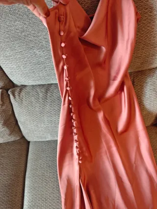 Vestido satinado Zara coral/salmón